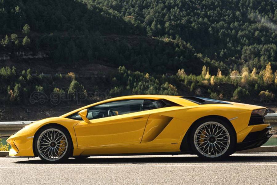 Lamborghini Aventador Image Gallery