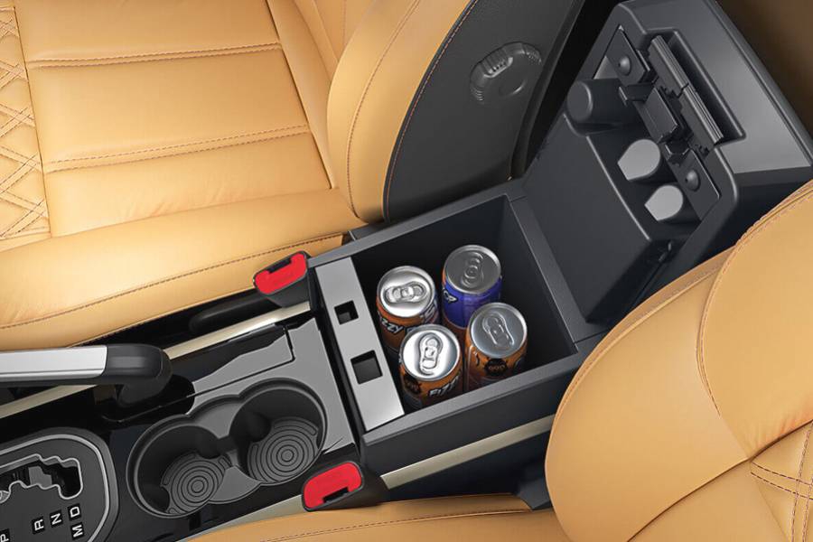 Mahindra XUV 500 Image Gallery