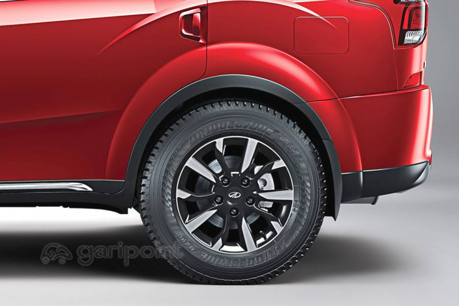 Mahindra XUV 500 Image Gallery